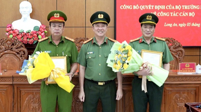 Bổ nhiệm và điều động nhân sự lãnh đạo công an 2 tỉnh Long An, An Giang- Ảnh 1.