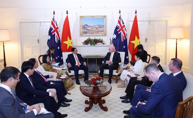 Toàn quyền Úc lái xe điện chở Thủ tướng Phạm Minh Chính và Phu nhân- Ảnh 1.