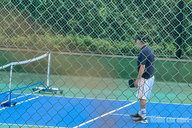 Chùm ảnh: Tỉ phú Bill Gates cùng bạn gái chơi tennis và Pickleball ở Đà Nẵng- Ảnh 4.