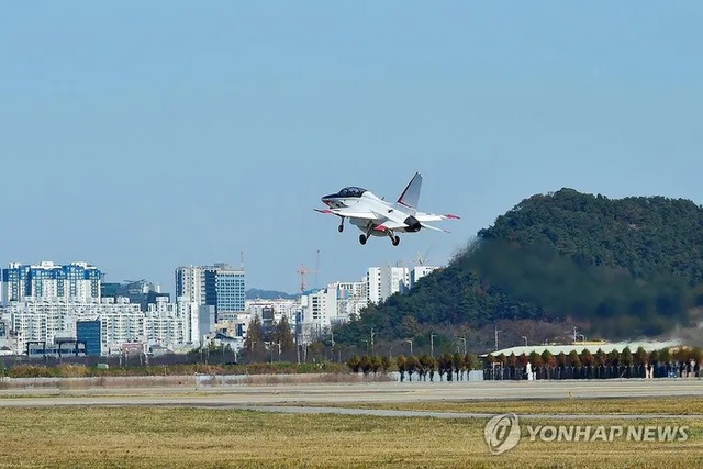 Máy bay quân sự cất cánh tại căn cứ không quân ở Gwangju ngày 4-3 khi Mỹ-Hàn bắt đầu cuộc tập trận quân sự chung hằng năm. Ảnh: Yonhap