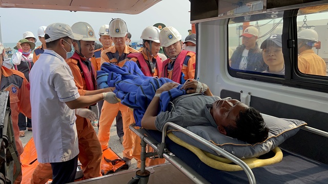 Lật thuyền thúng, một ngư dân Quảng Nam trôi dạt 28 giờ trên biển- Ảnh 2.