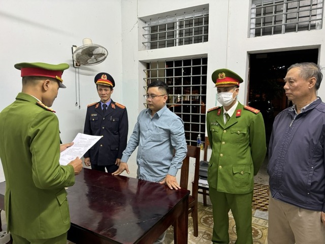 Giả danh nhà báo để lừa đảo, Mai Xuân Hữu bị khởi tố, bắt giam- Ảnh 1.