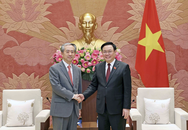 Chủ tịch Quốc hội Vương Đình Huệ tiếp Đại sứ Trung Quốc Hùng Ba- Ảnh 1.