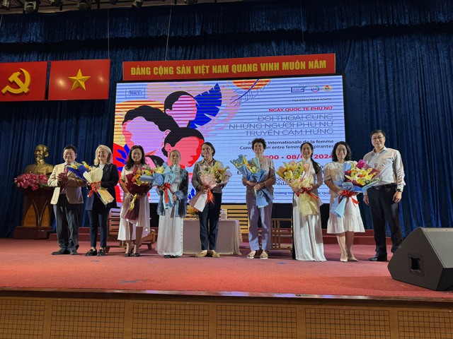 Phụ nữ Việt Nam truyền cảm hứng với sinh viên bằng tiếng Pháp- Ảnh 6.