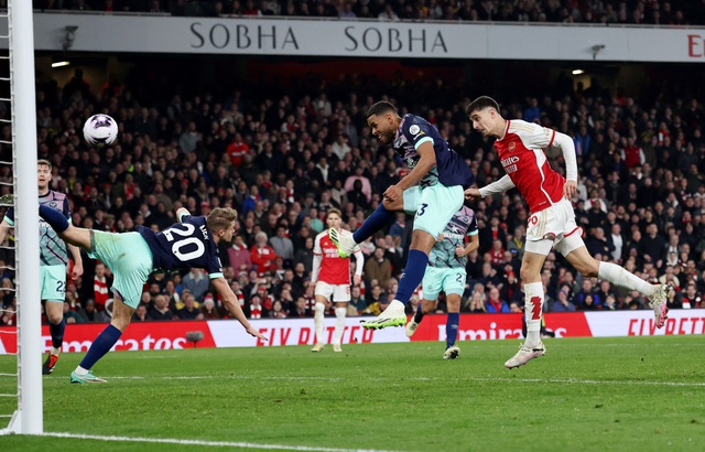Kai Havertz tỏa sáng derby, Arsenal chiếm ngôi đầu Ngoại hạng Anh- Ảnh 5.