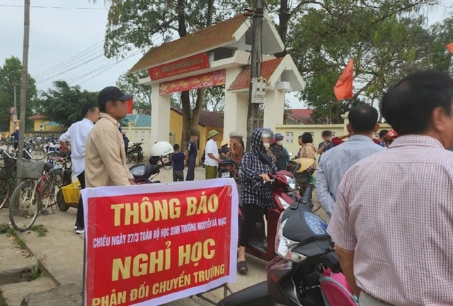 Huyện dừng sáp nhập trường, phụ huynh cho con đi học trở lại- Ảnh 1.