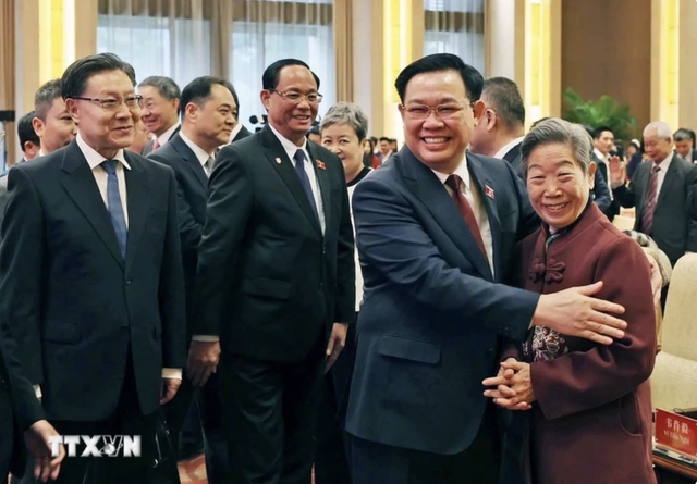 Chủ tịch QH Vương Đình Huệ dự Gặp gỡ hữu nghị nhân dân Việt Nam-Trung Quốc- Ảnh 1.