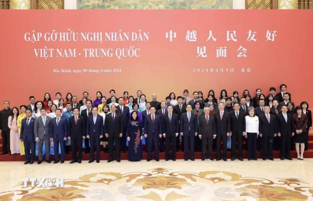 Chủ tịch QH Vương Đình Huệ dự Gặp gỡ hữu nghị nhân dân Việt Nam-Trung Quốc- Ảnh 4.