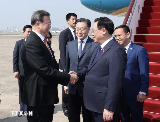 Chủ tịch QH Vương Đình Huệ thăm Trung tâm lập pháp Hồng Kiều ở Thượng Hải- Ảnh 1.