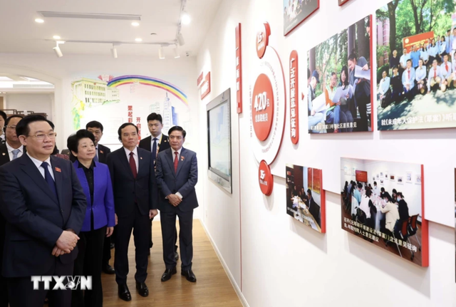 Chủ tịch QH Vương Đình Huệ thăm Trung tâm lập pháp Hồng Kiều ở Thượng Hải- Ảnh 3.
