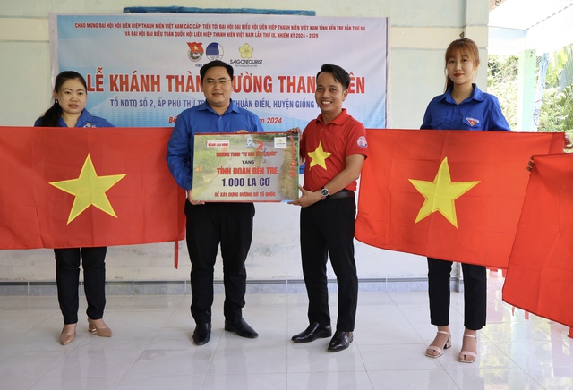 Khánh thành công trình “Đường Thanh niên”, 1.000 lá cờ Tổ quốc đến với huyện Giồng Trôm- Ảnh 2.