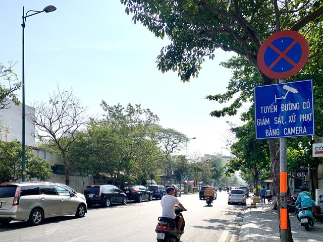 Ngao ngán hình ảnh nhiều tuyến đường quanh sân bay Tân Sơn Nhất- Ảnh 2.