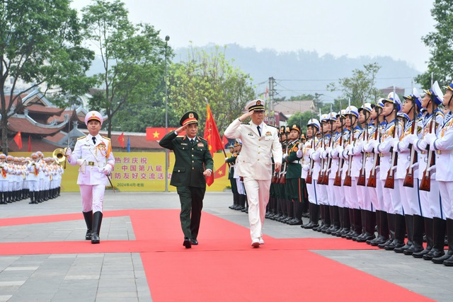 Hai Bộ trưởng Bộ Quốc phòng Việt Nam và Trung Quốc tô son cột mốc biên giới- Ảnh 3.