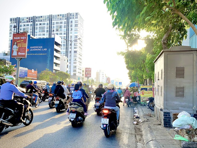 Ngao ngán hình ảnh nhiều tuyến đường quanh sân bay Tân Sơn Nhất- Ảnh 4.