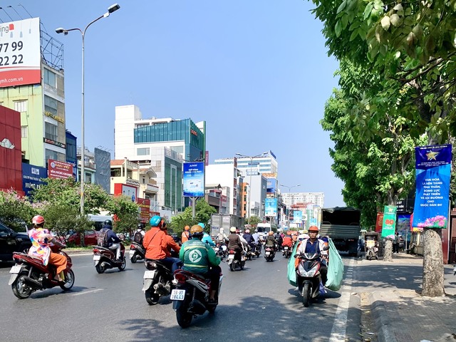 Ngao ngán hình ảnh nhiều tuyến đường quanh sân bay Tân Sơn Nhất- Ảnh 1.