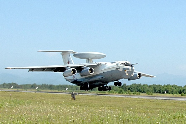 Máy bay cảnh báo sớm và chỉ huy trên không (AWACS) A-50 của Nga trong cuộc tập trận ngày 8-8-2011. Ảnh: Không quân Mỹ