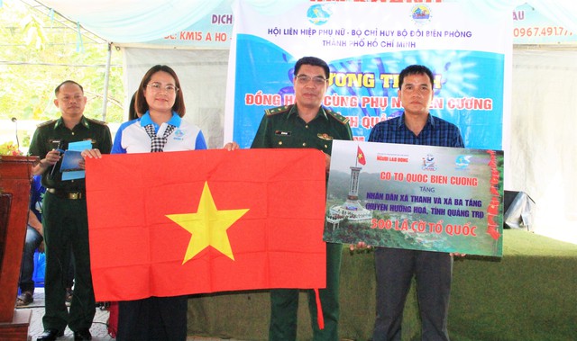 Trao nhiều công trình, mô hình sinh kế và 500 lá cờ Tổ quốc cho người dân vùng biên Quảng Trị- Ảnh 3.