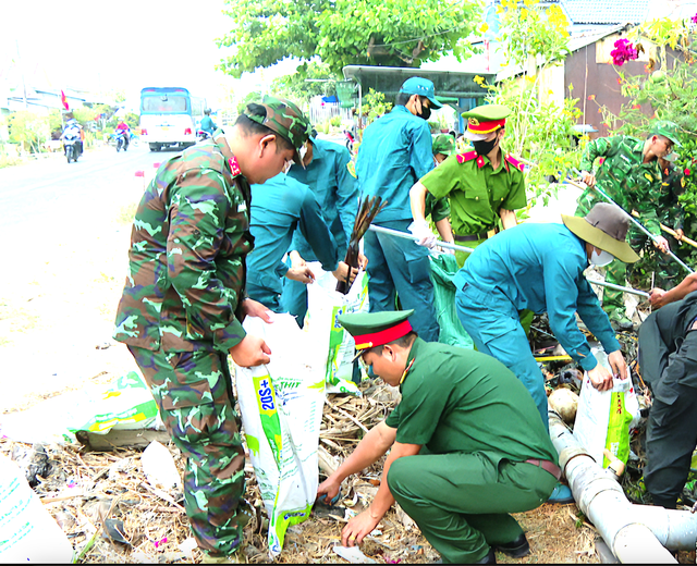 Sóc Trăng làm lễ xuất quân thực hiện hoạt động đặc biệt - Ảnh 2.