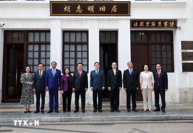 Chủ tịch Quốc hội thăm Khu di tích Chủ tịch Hồ Chí Minh tại TP Côn Minh- Ảnh 1.