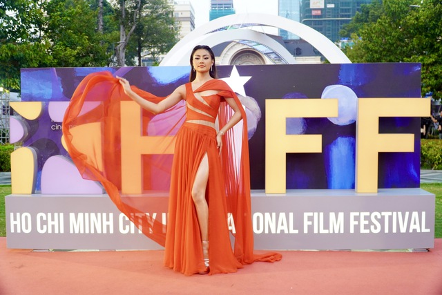 Hoa hậu Tiểu Vy lung linh trên thảm đỏ bế mạc HIFF 2024- Ảnh 6.