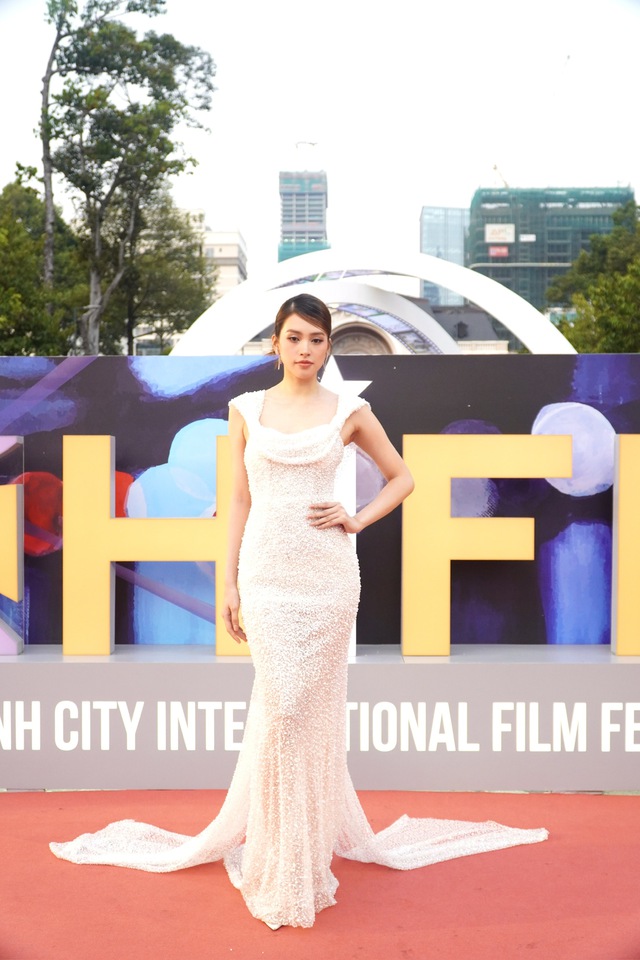 Hoa hậu Tiểu Vy lung linh trên thảm đỏ bế mạc HIFF 2024- Ảnh 3.