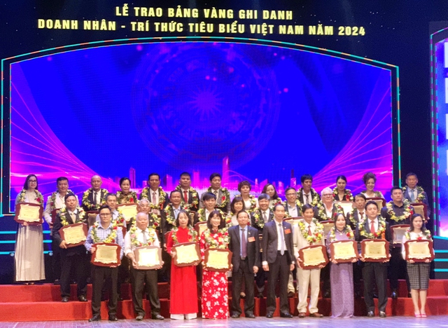 Trường ĐH Cửu Long nhận giải thưởng tốp 20 “Thương hiệu vàng”- Ảnh 4.