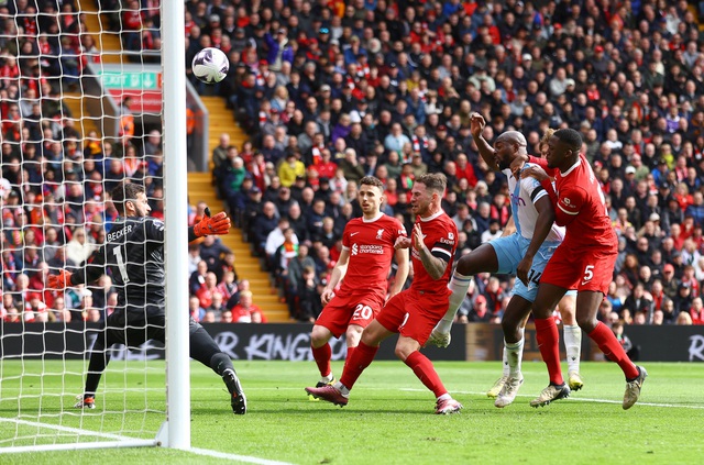 Thua Crystal Palace, Liverpool gặp bất lợi lớn khi đua vô địch Anh- Ảnh 3.