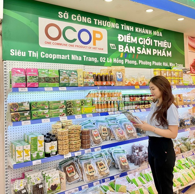 Co.opmart, Co.opXtra ưu đãi khách hàng thành viên, giới thiệu hàng OCOP mừng ngày Hợp tác xã Việt Nam- Ảnh 1.