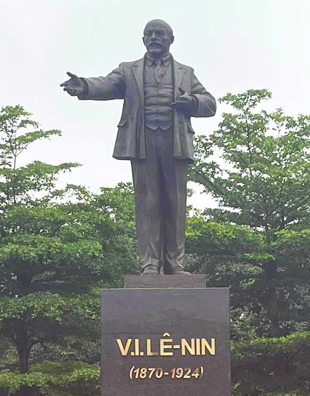 Khánh thành tượng đài Lê-nin ở trung tâm TP Vinh- Ảnh 1.