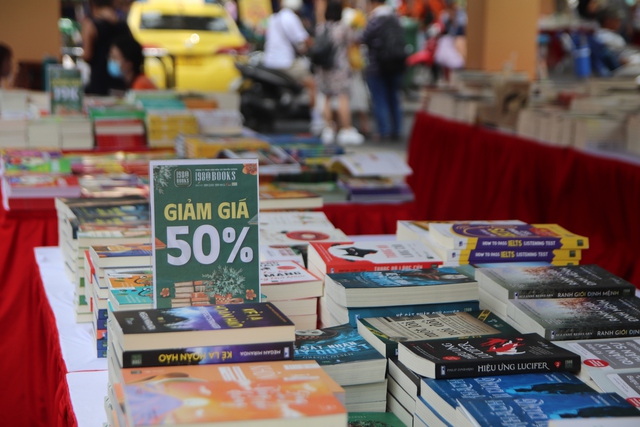 Đang diễn ra Ngày sách và văn hóa đọc Việt Nam ở TP HCM- Ảnh 1.