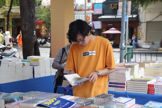 Đang diễn ra Ngày sách và văn hóa đọc Việt Nam ở TP HCM- Ảnh 2.