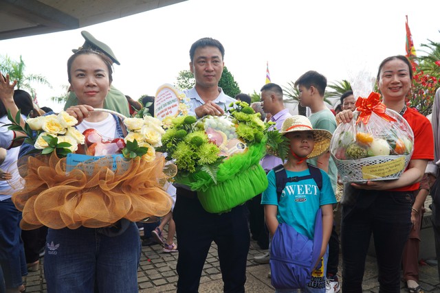 VIDEO: Người dân TP HCM gìn giữ truyền thống dâng lễ ngày giỗ Tổ- Ảnh 6.