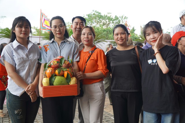 VIDEO: Người dân TP HCM gìn giữ truyền thống dâng lễ ngày giỗ Tổ- Ảnh 5.