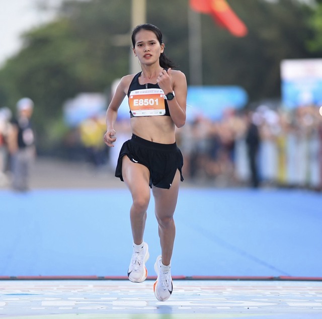 Kỷ lục gia Phạm Thị Hồng Lệ tham dự Giải Running Diamond Cup 2024- Ảnh 1.