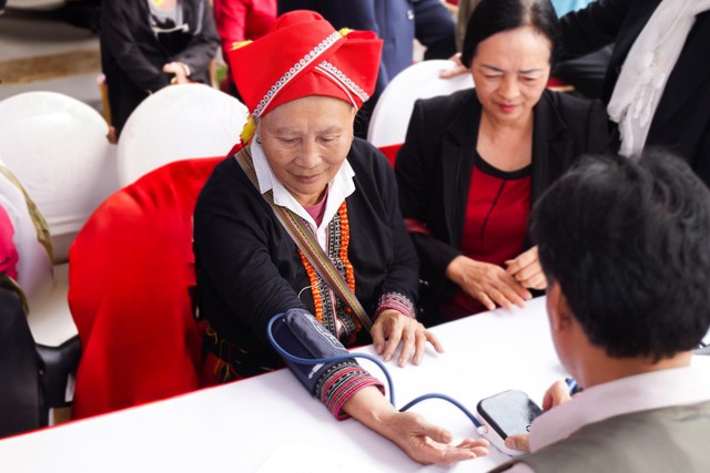 KingSport tiếp tục trao tặng 1 triệu máy đo huyết áp và sứ mệnh vì một Việt Nam khỏe mạnh- Ảnh 1.