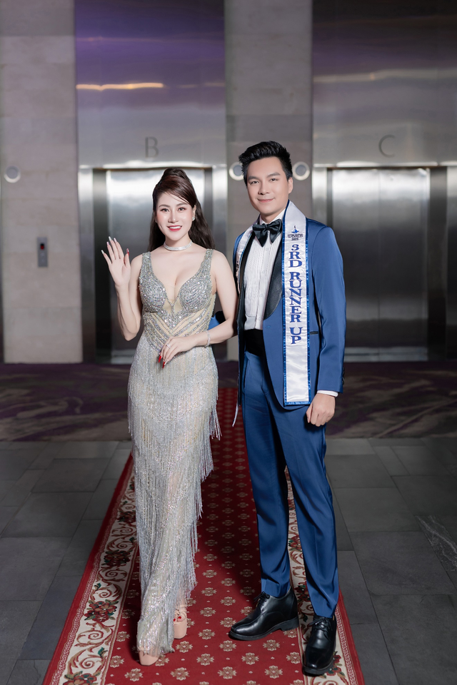 Hoa hậu Nguyễn Trang làm vedette khi diễn BST áo dài- Ảnh 6.