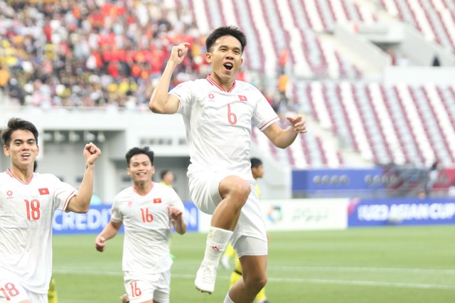 HLV Hoàng Anh Tuấn tự hào với màn trình diễn của U23  Việt Nam - Ảnh 4.