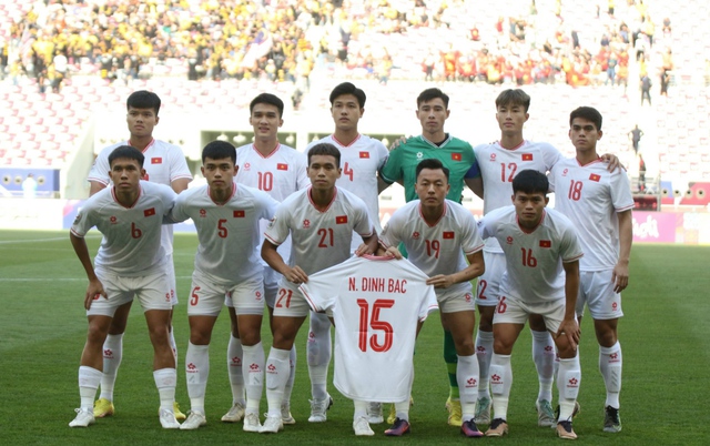 HLV Hoàng Anh Tuấn tự hào với màn trình diễn của U23  Việt Nam - Ảnh 1.