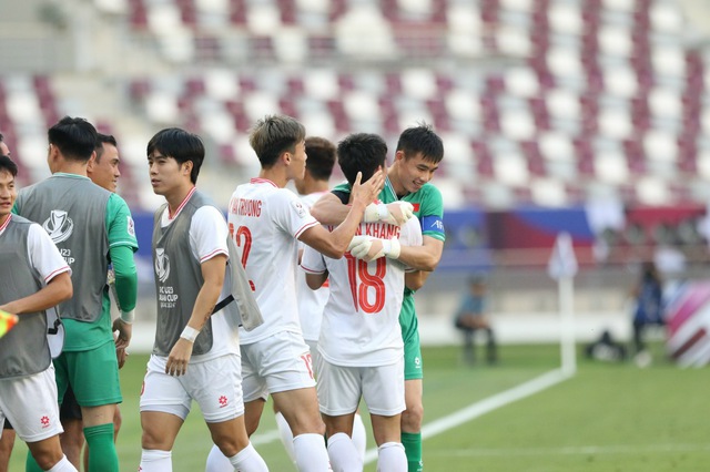 HLV Hoàng Anh Tuấn tự hào với màn trình diễn của U23  Việt Nam - Ảnh 3.
