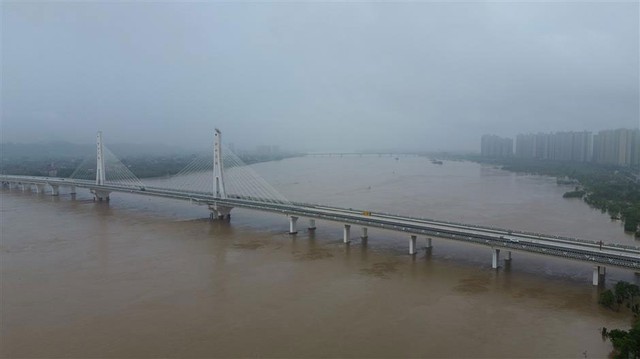 Mực nước sông dâng cao ở TP Thanh Viễn, tỉnh Quảng Đông - Trung Quốc ngày 21-4 Ảnh: SHANGHAI DAILY
