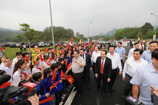 Thủ tướng phát lệnh khởi công cao tốc cửa khẩu Hữu Nghị - Chi Lăng- Ảnh 2.