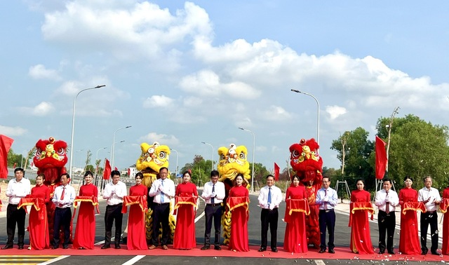 Khởi công xây trụ sở khối đoàn thể chào mừng Bến Cát lên thành phố- Ảnh 1.