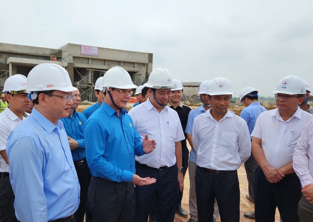 Chủ tịch Tổng LĐLĐ Việt Nam thăm công nhân Đường dây 500 kV mạch 3- Ảnh 2.