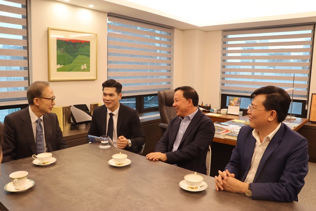 Chủ tịch UBND tỉnh Long An cùng đoàn xúc tiến đầu tư sang Hàn Quốc- Ảnh 2.