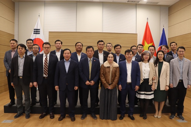 Chủ tịch UBND tỉnh Long An cùng đoàn xúc tiến đầu tư sang Hàn Quốc- Ảnh 4.