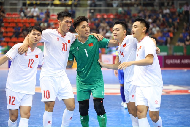 Tuyển Việt Nam thua ngược Uzbekistan, vẫn còn cơ hội giành vé dự futsal World Cup- Ảnh 1.