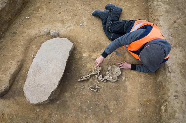 Đức: Phát hiện "mộ zombie" bí ẩn 4.200 năm tuổi- Ảnh 1.