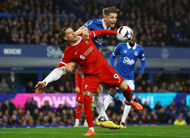 Trắng tay trận derby, Liverpool hụt hơi ở cuộc đua vô địch Anh- Ảnh 2.
