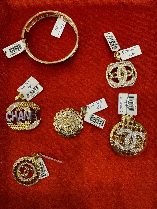 Tiệm vàng ở Vĩnh Phúc bán sản phẩm giả nhãn hiệu Gucci, Dior, Louis Vuitton- Ảnh 1.