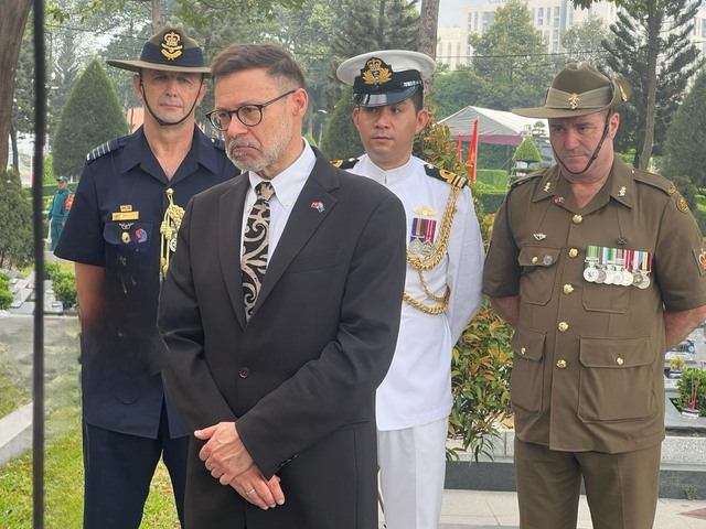 Đại sứ Úc xúc động tại lễ truy điệu liệt sĩ Sư đoàn 7- Ảnh 6.